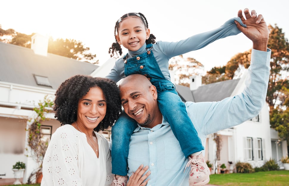 family-portrait-and-parents-with-girl-on-shoulder-2026-03-25-03-35-23-utc