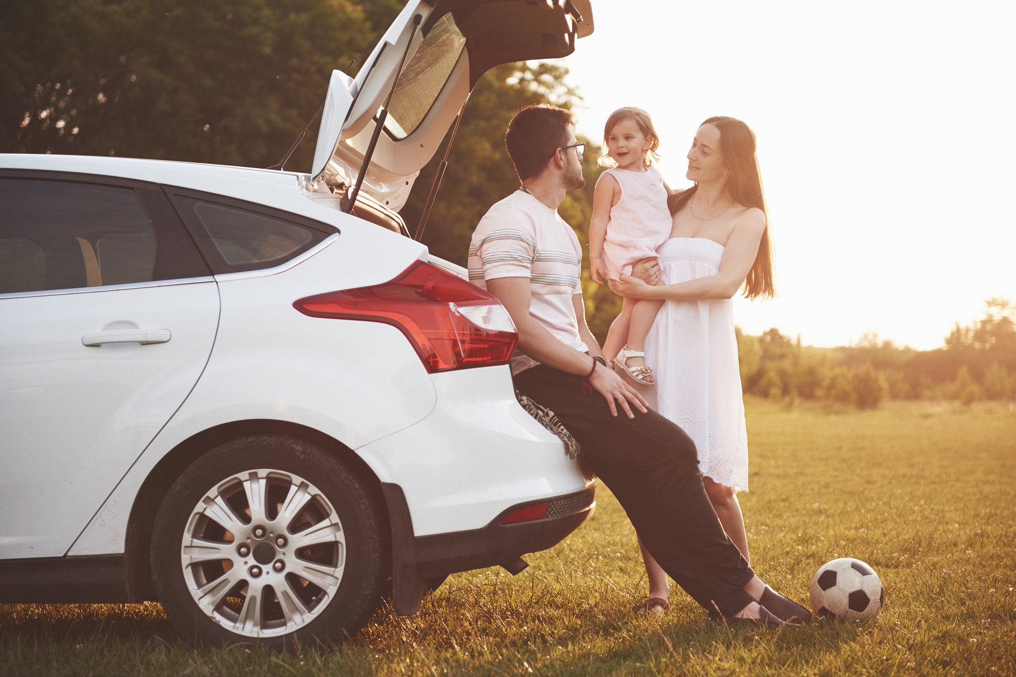 family-road-trip-parents-and-child-enjoying-sunse-2026-03-24-03-22-35-utc